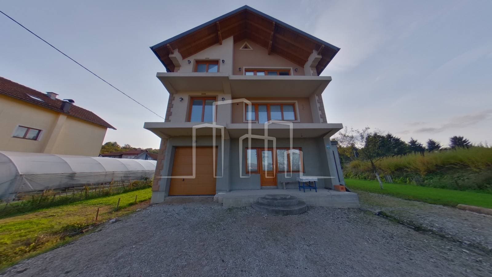 Shtëpi e bollshme 300 m² me 8 dhoma gjumi në Bosnjë dhe Hercegovinë 1