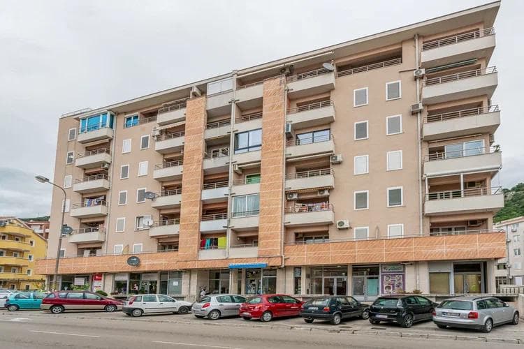 Dvosoban dupleks stan sa pogledom na more u Budvi 98 м2 21