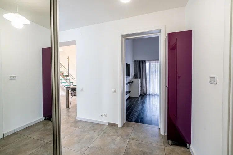 Dvosoban dupleks stan sa pogledom na more u Budvi 98 м2 17