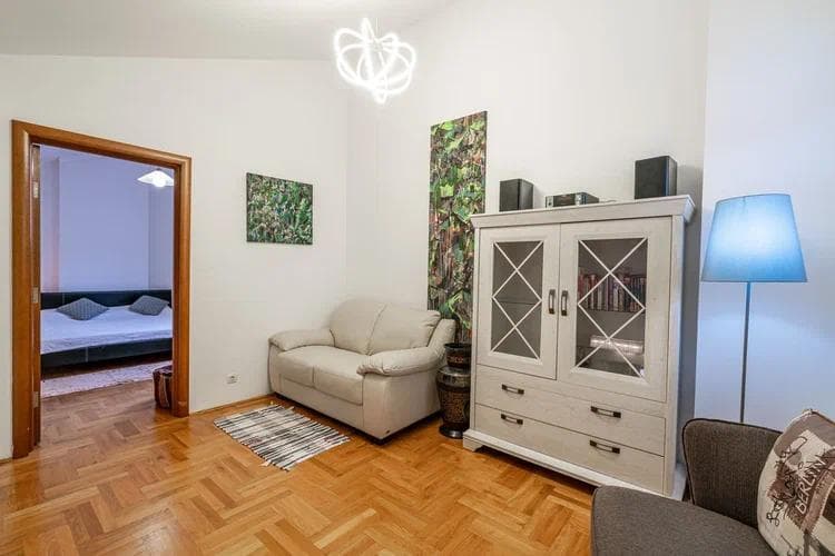 Dvosoban dupleks stan sa pogledom na more u Budvi 98 м2 13