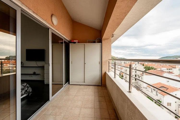 Dvosoban dupleks stan sa pogledom na more u Budvi 98 м2 12