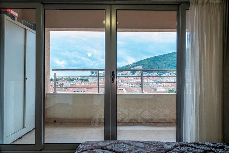 Dvosoban dupleks stan sa pogledom na more u Budvi 98 м2 10