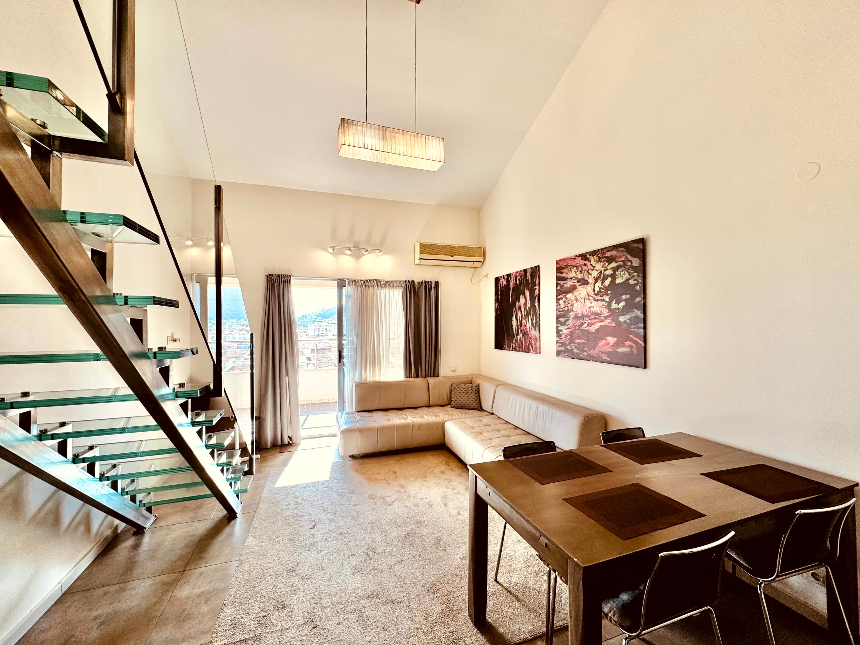 Dvosoban dupleks stan sa pogledom na more u Budvi 98 м2 3
