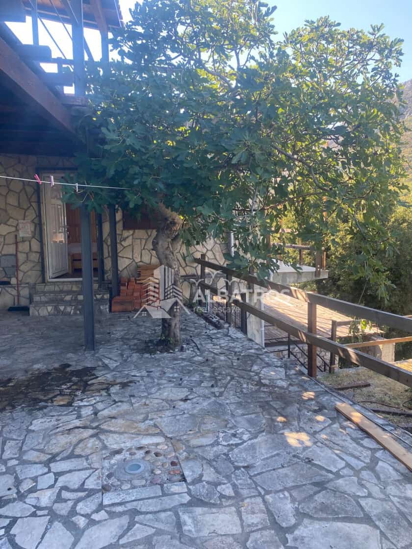 Shtëpi e mobiluar dykatëshe me tarracë në Čanj, Bar