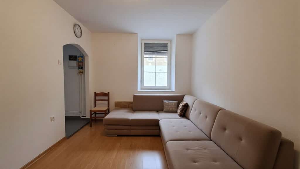 Apartament i rinovuar me 3 dhoma dhe parkim privat në Bežigrad