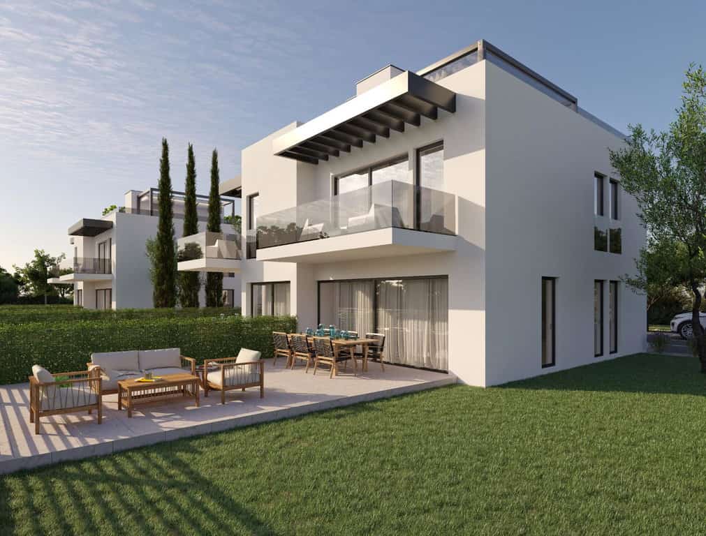 New-Build Semi-Detached House with Terrace in Karigador