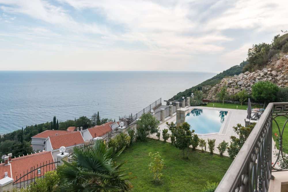 Perazića Do - Beautiful Villa With A Swimming Pool And Sea View.