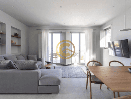 Private Villa With Pool And 1,000 M² Plot In Paros